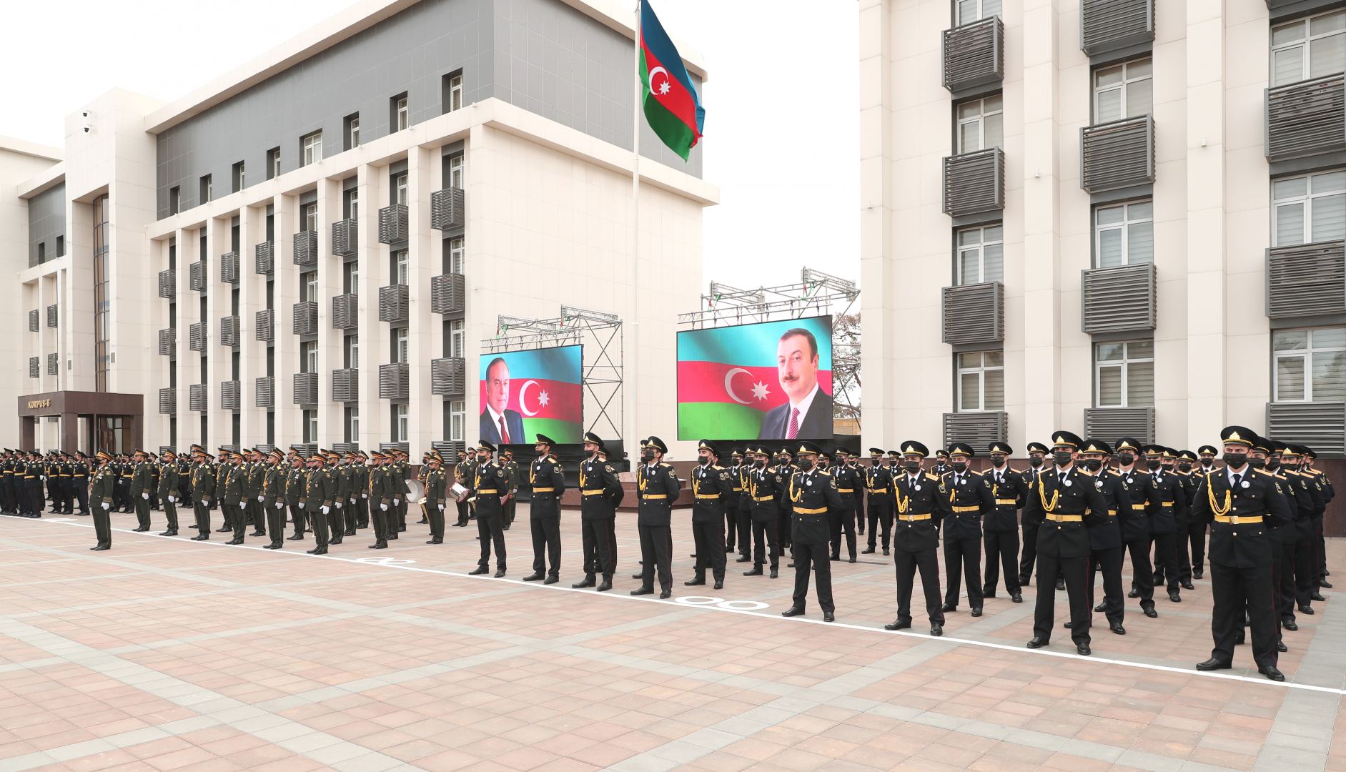 Polis günü və tədris ilinin buraxılışına həsr olunan təntənəli mərasim keçirilib (FOTO) - Gallery Image