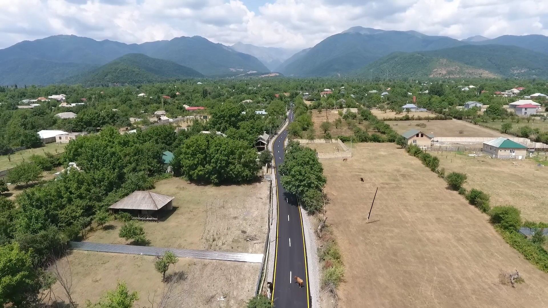 Qəbələdə 28 km-lik avtomobil yolu yenidən qurulub (FOTO) - Gallery Image