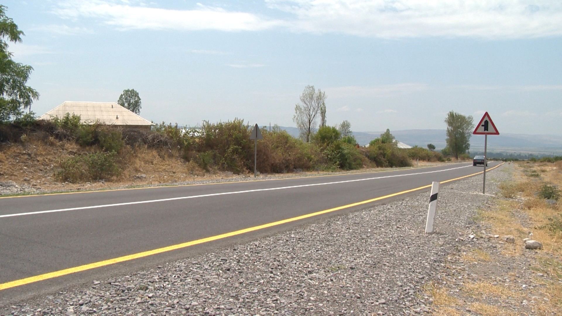 Şəkidə 6 yaşayış məntəqəsini əhatə edən yollar yenidən qurulub (FOTO) - Gallery Image