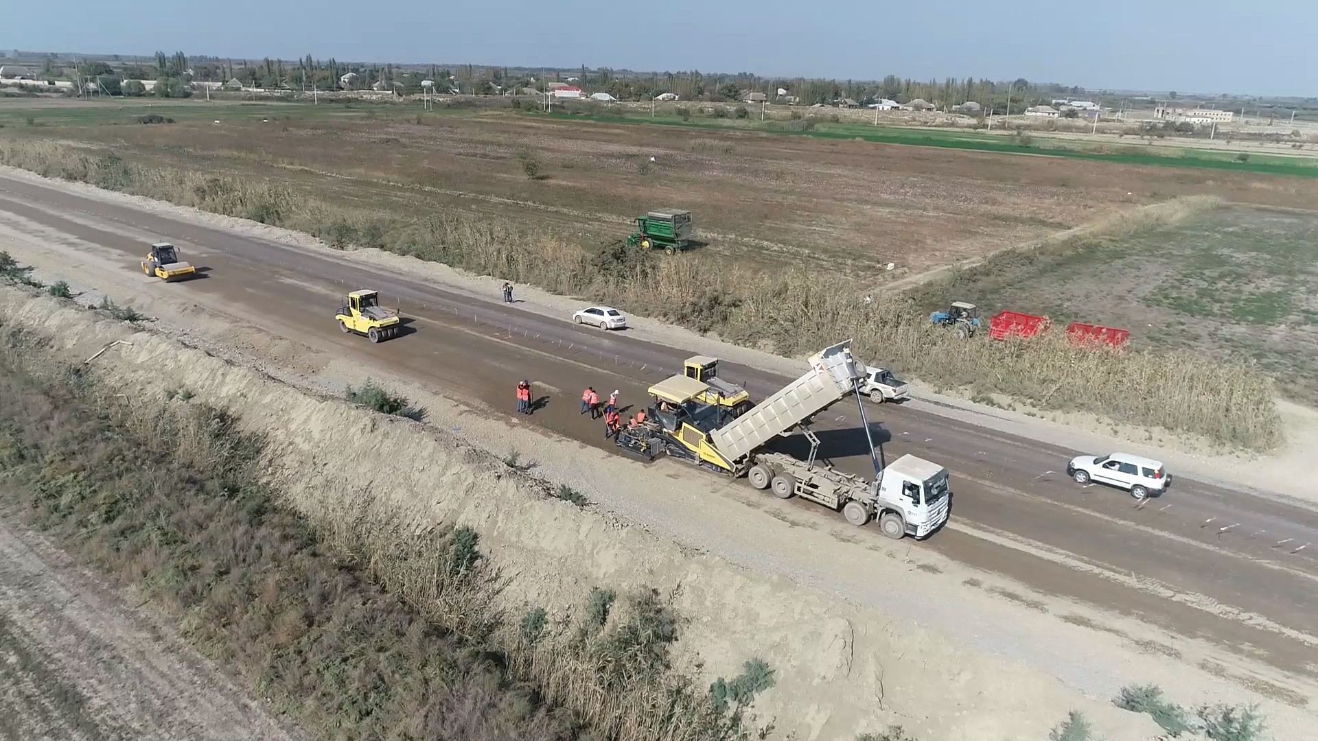 Ucar-Zərdab-Ağcabədi avtomobil yolunun tikintisi davam etdirilir (FOTO) - Gallery Image