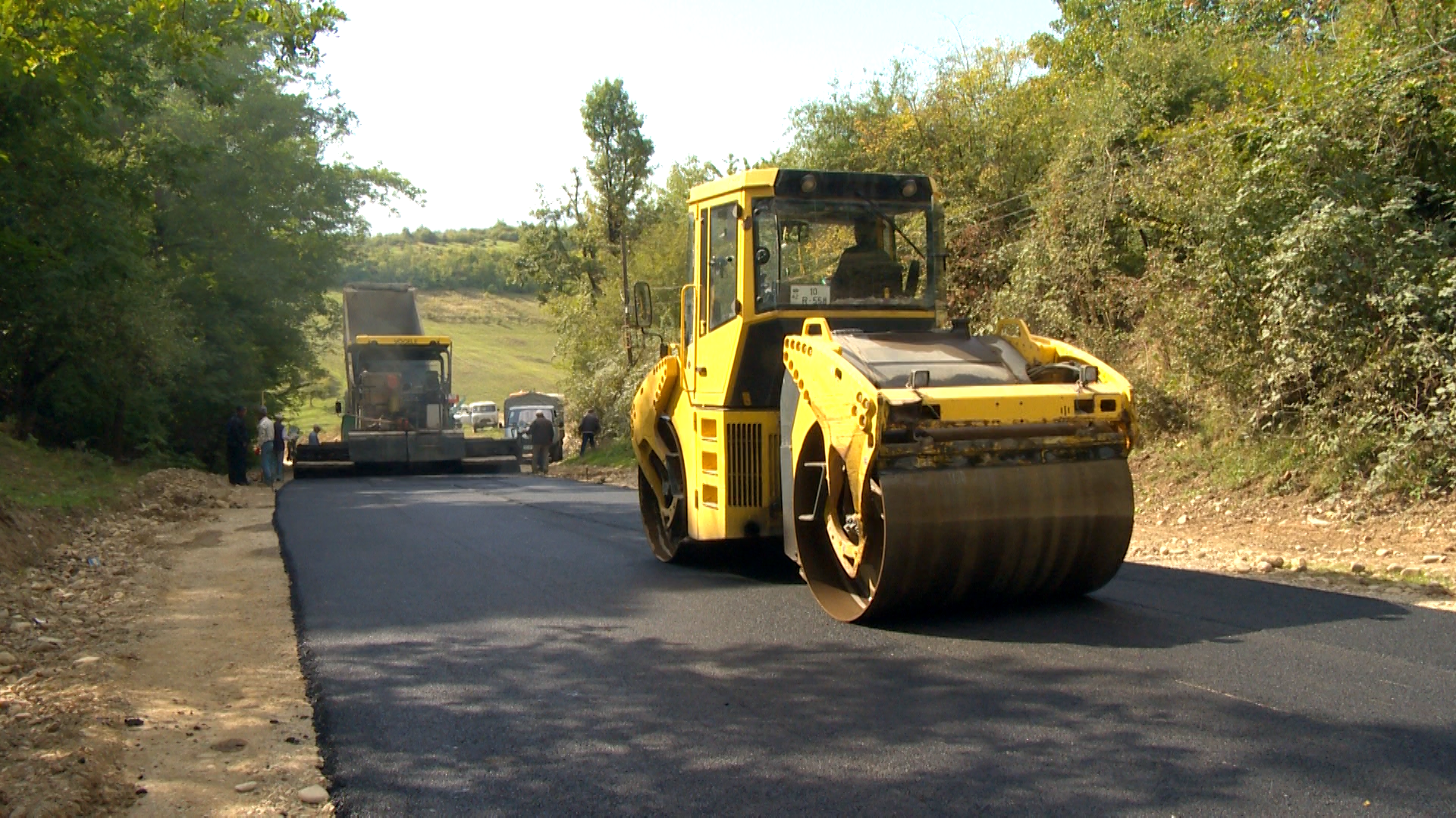 Qusarda 14 yaşayış məntəqəsini əhatə edən yol yenidən qurulur (FOTO) - Gallery Image