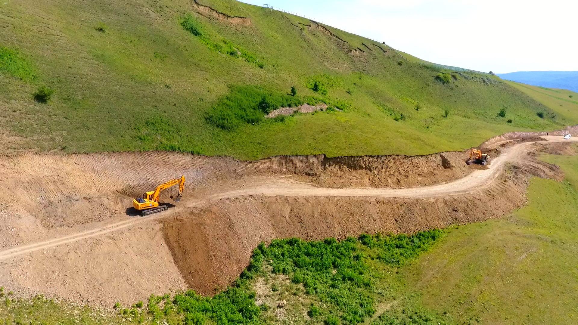 Qusarda 14 yaşayış məntəqəsini əhatə edən yol yenidən qurulur (FOTO) - Gallery Image