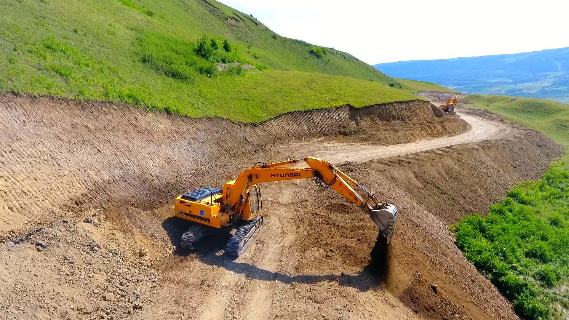 Qusarda 14 yaşayış məntəqəsini əhatə edən yol yenidən qurulur (FOTO) - Gallery Image