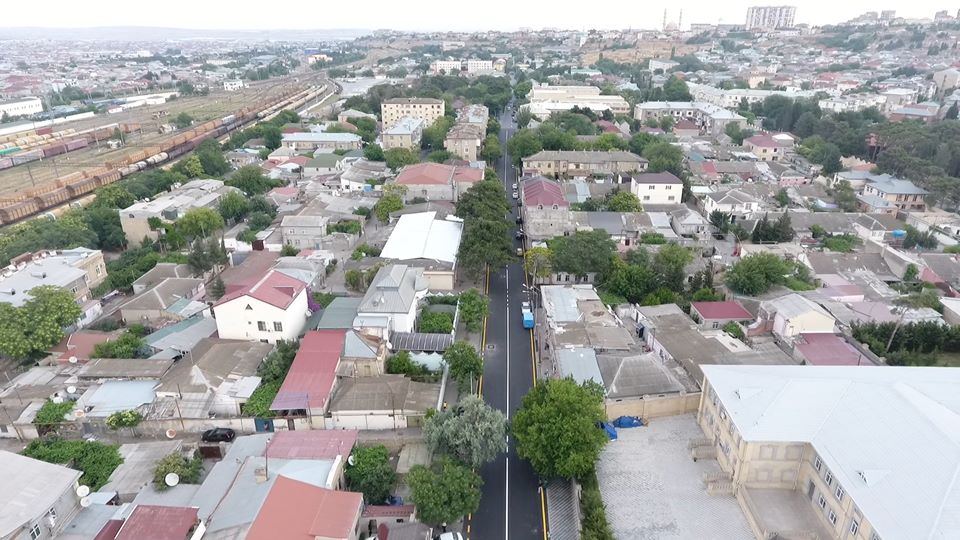 Biləcəri qəsəbəsinin mərkəzi küçələrindən daha biri əsaslı şəkildə təmir edilib (FOTO) - Gallery Image