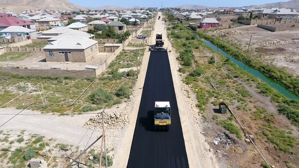 Qaradağ rayonunda16 km yol yenidən qurulur (FOTO) - Gallery Image