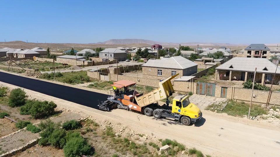 Qaradağ rayonunda16 km yol yenidən qurulur (FOTO) - Gallery Image