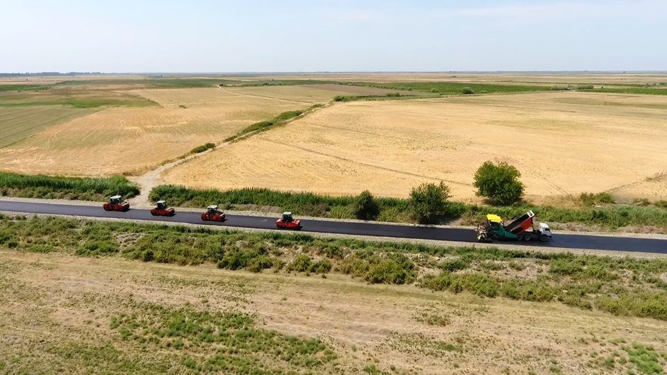 Ağsuda 9 yaşayış məntəqəsinin yollarının yenidən qurulması yekunlaşır (FOTO) - Gallery Image