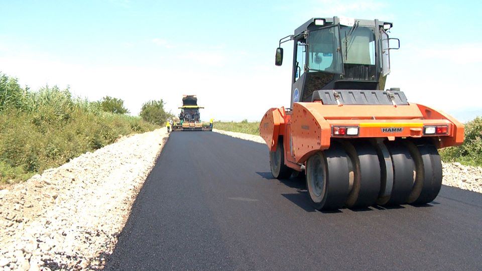 Ağsuda 9 yaşayış məntəqəsinin yollarının yenidən qurulması yekunlaşır (FOTO) - Gallery Image