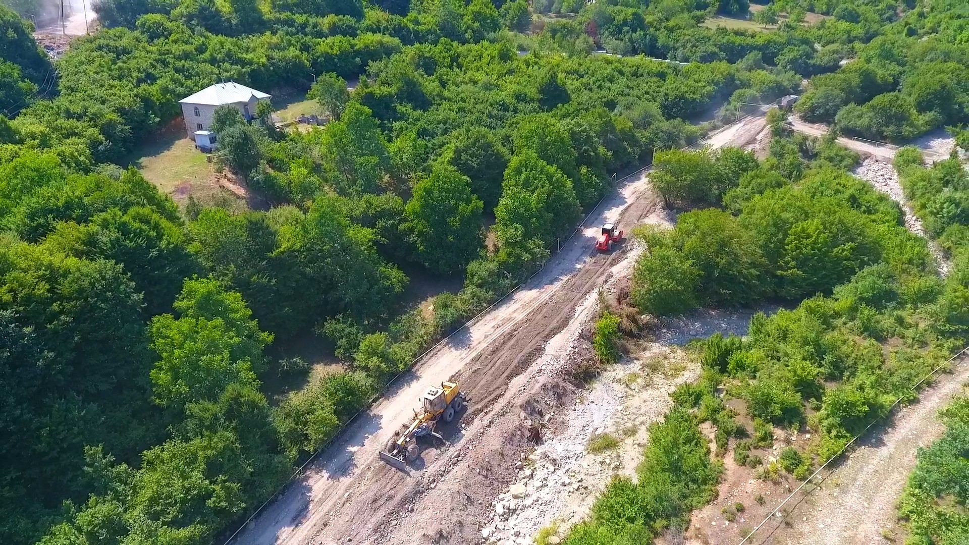 11 yaşayış məntəqəsini birləşdirən yeni yol tikilir (FOTO) - Gallery Image