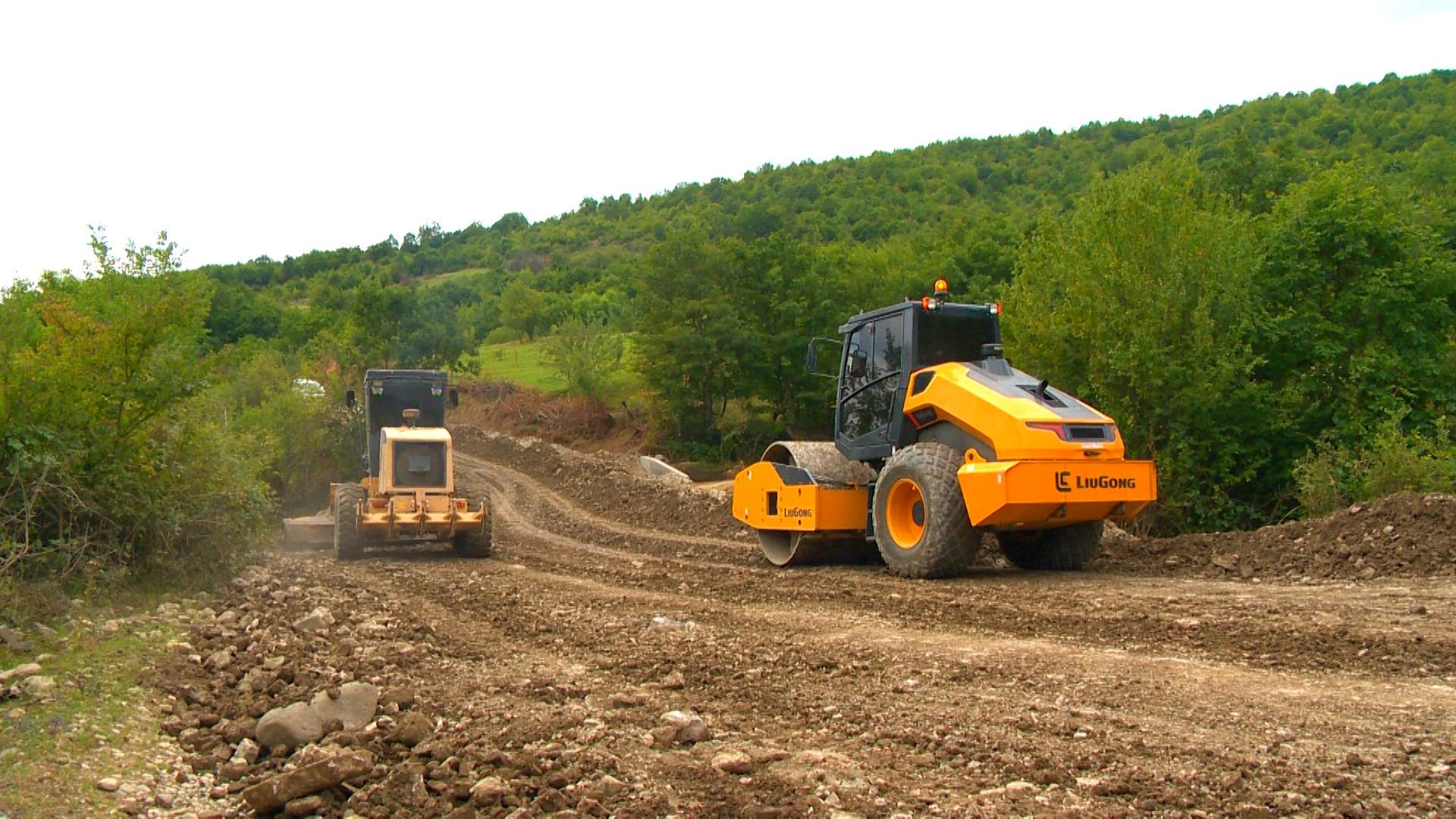 11 yaşayış məntəqəsini birləşdirən yeni yol tikilir (FOTO) - Gallery Image