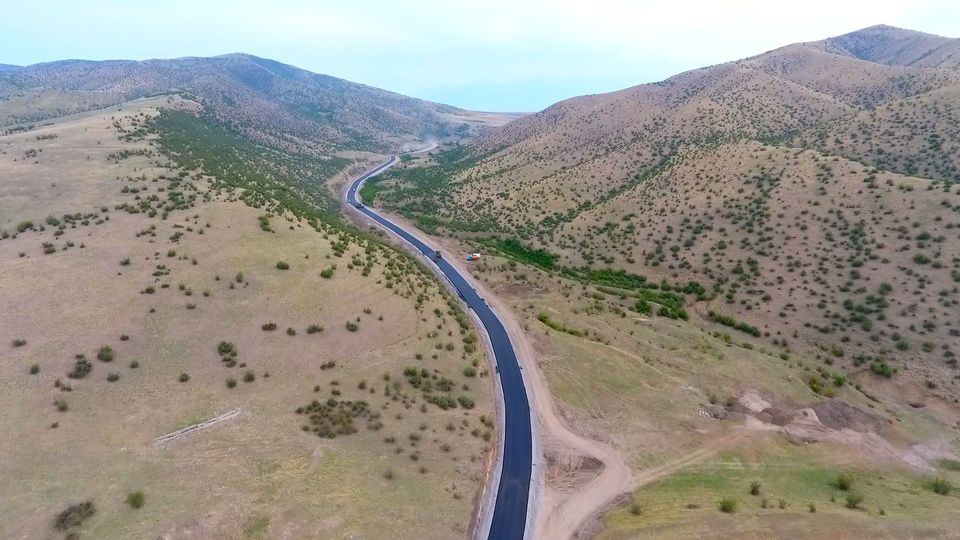 Şəkidə 5 min əhalinin istifadə etdiyi avtomobil yolunun tikintisi davam etdirilir (FOTO) - Gallery Image