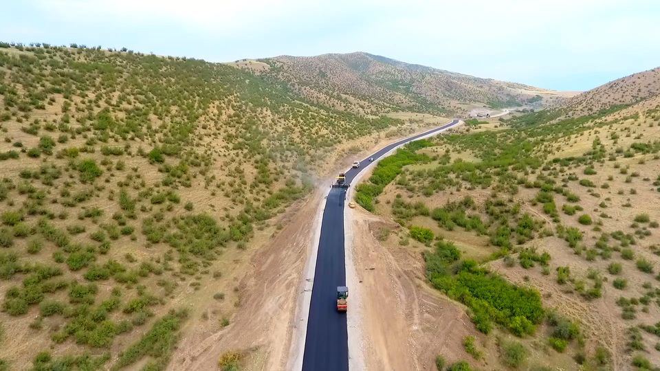 Şəkidə 5 min əhalinin istifadə etdiyi avtomobil yolunun tikintisi davam etdirilir (FOTO) - Gallery Image