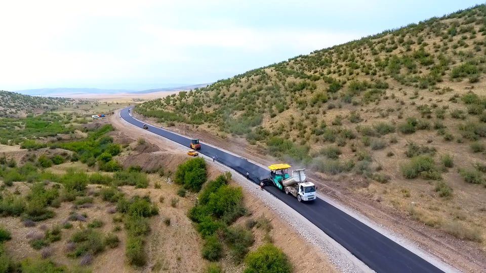 Şəkidə 5 min əhalinin istifadə etdiyi avtomobil yolunun tikintisi davam etdirilir (FOTO) - Gallery Image