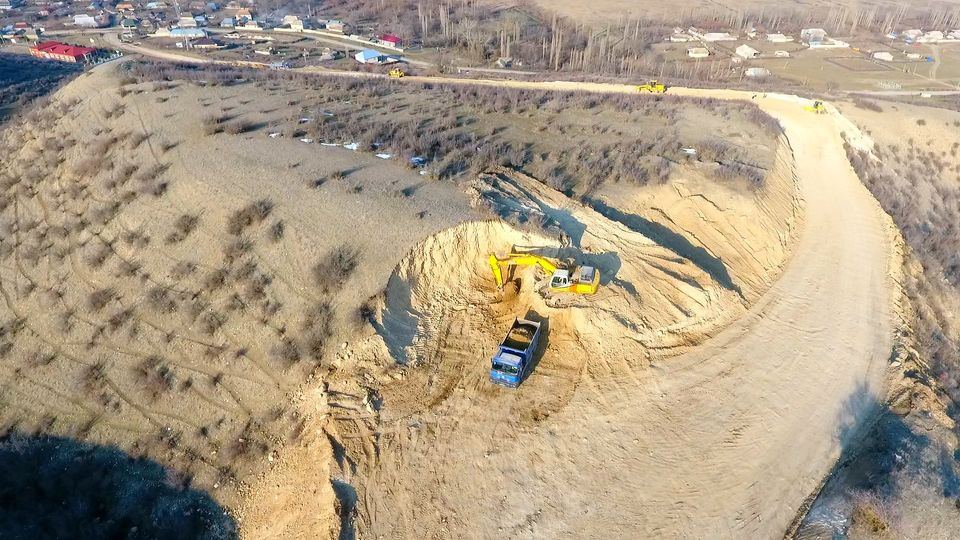 Şəkidə 5 min əhalinin istifadə etdiyi avtomobil yolunun tikintisi davam etdirilir (FOTO) - Gallery Image