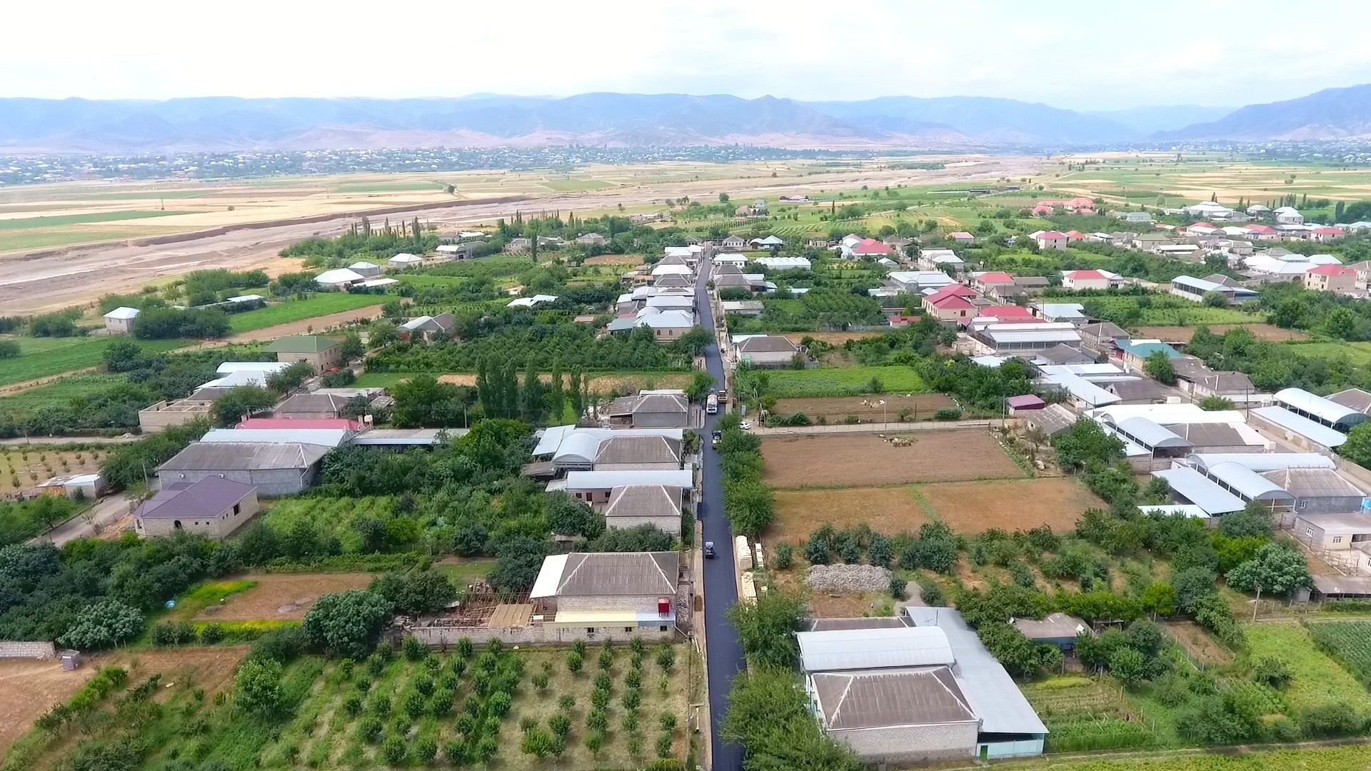 Tovuzda 1 şəhər və 4 kəndi əhatə edən yolların yenidən qurulması yekunlaşır (FOTO) - Gallery Image