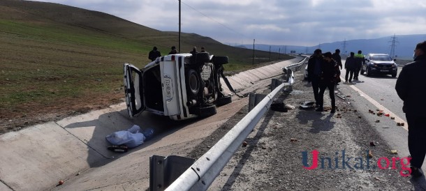 Bakı-Şamaxı yolunda "Lexus" aşdı -FOTO