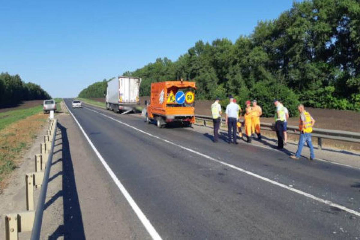 Rusiyada yol qəzasında yanan yük maşınının sürücüsü ölüb