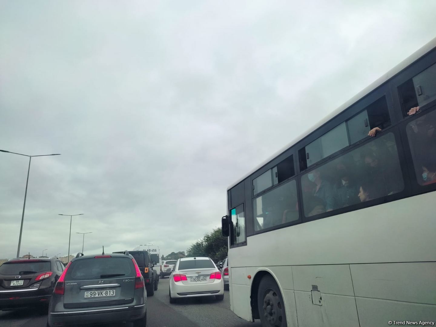 Bakı-Sumqayıt yolunda uzun tıxac yaranıb, hərəkət məhdudlaşdırılıb - Gallery Image