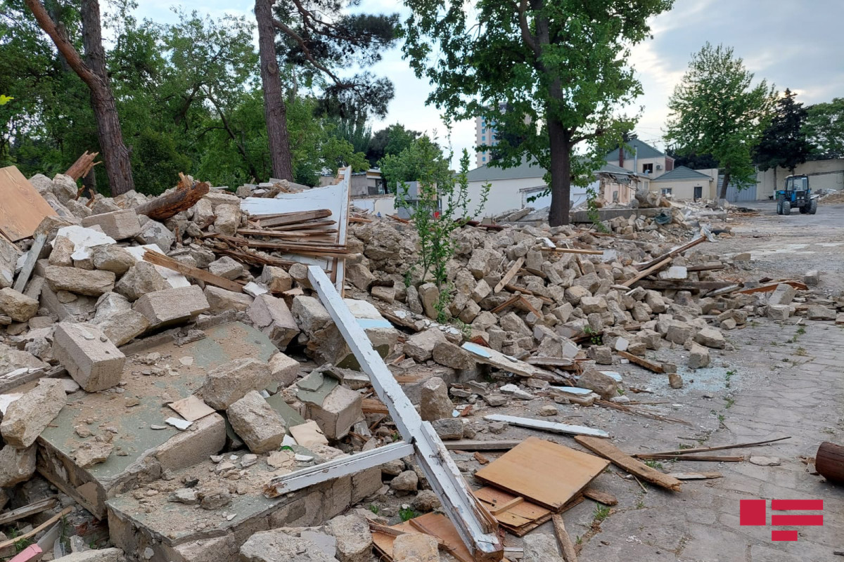 Mərkəzi Nəbatat Bağında söküntü