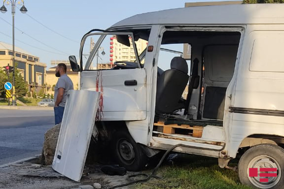 Bakıda yol qəzası baş verib - FOTO 