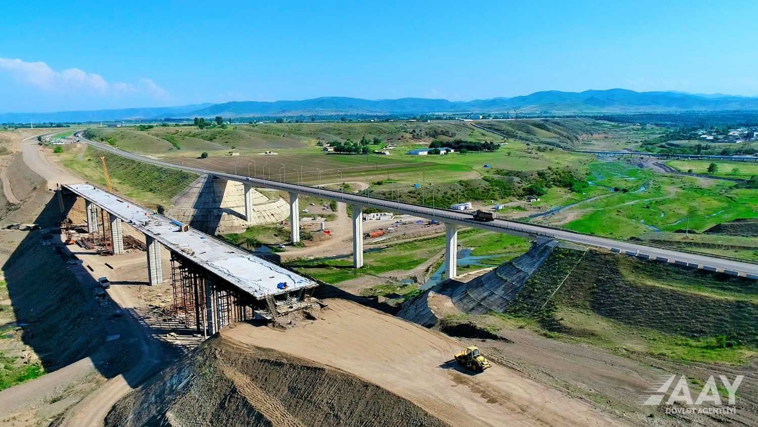 Bakı-Qazax yolunun 130 km-lik hissəsinin genişləndirilməsi ilin sonuna qədər yekunlaşdırılacaq (FOTO/VİDEO)