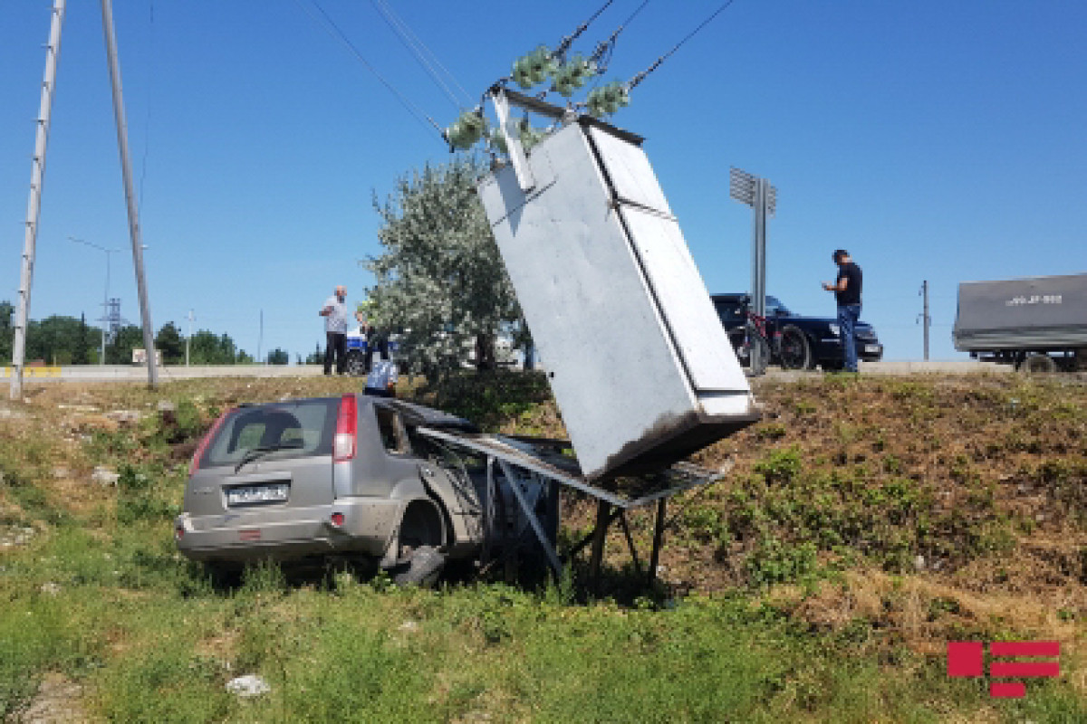 Ucarda yol qəzası bir neçə kəndin işıqsız qalmasına səbəb olub- FOTO 