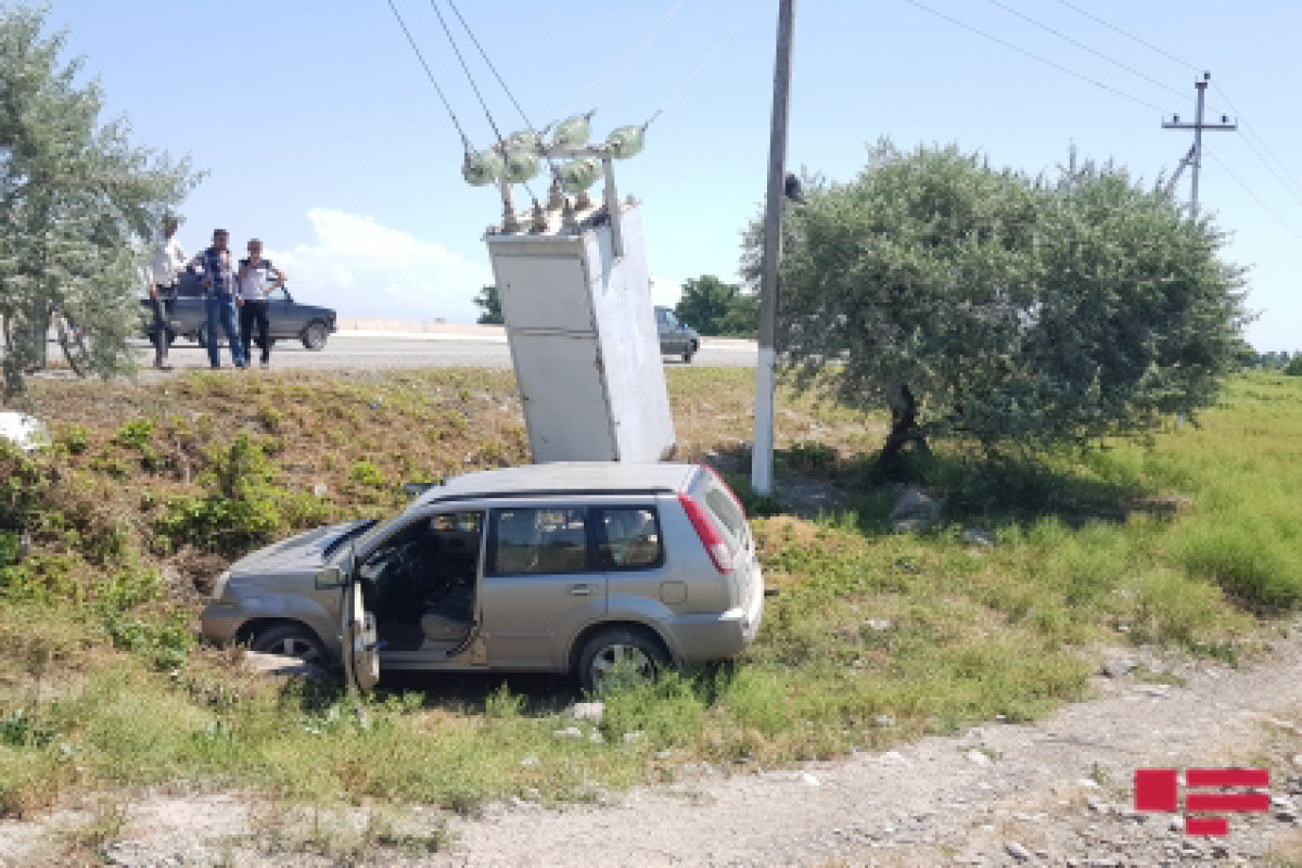 Ucarda yol qəzası bir neçə kəndin işıqsız qalmasına səbəb olub- FOTO 