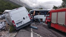 Avtobus mini yük maşını ilə toqquşdu: 1 ölü, 15 yaralı - FOTO