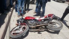 Bakıda motosiklet yük maşınına çırpılıb, ata ölüb, oğlu xəsarət alıb