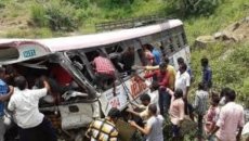 Sərnişin avtobusu uçurumdan yuvarlandı: 30 ölü, 7 yaralı