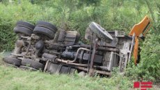 Göyçayda zəncirvarı qəza olub, iki “KamAZ” aşıb