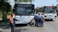 Bakıda iki avtobus və bir minik avtomobili toqquşdu: 7 nəfər xəsarət alıb - FOTO