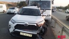 Hacıqabulda sərnişin avtobusu “Toyota”ya çırpılıb - FOTO