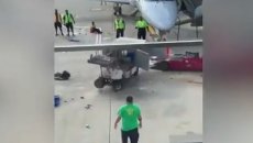 Aeroportda qorxunc anlar: yük maşını idarəetməni itirdi... - VİDEO