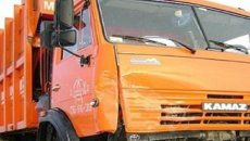 “Kamaz” minik avtomobilləri ilə toqquşdu, iki yaralı