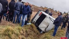 Ağdamda avtomobil arxa düşüb, yaralılar var - FOTO