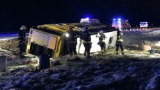 Reys avtobusu yol kənarına aşdı: 9 nəfər xəsarət alıb - FOTO