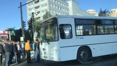 Bakıda avtobusla yük maşını toqquşub, xəsarət alanlar var