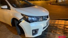 Bakıda “Toyota” markalı avtomobil piyada keçidinə çırpılıb - FOTO