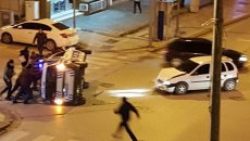 “Qırmızı”dan keçən avtomobil polis maşınını aşırdı: 2 polis yaralandı - VİDEO