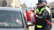 Sumqayıt yol polisinin xanımlara 8 Mart təbriki - FOTO - VİDEO