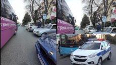 Avtobus dayanacağı parkinqə çevrilib: yol polisinin DİQQƏTİNƏ