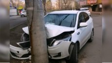 Polisdən qaçan sərxoş sürücü “Hyundai”la dirəyə girdi - FOTO