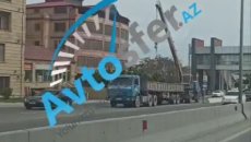 Agentlik Bakı-Sumqayıt yolundakı beton arakəsmələri sökür - ÖZƏL - VİDEO