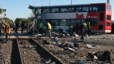 Avtobus qatarla toqquşdu;  8 ölü, 8 yaralı - FOTO 