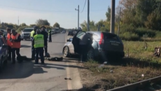 “Qırımızı”dan keçən “Honda” lokomotivlə toqquşdu;  qadın sürücü xəsarət aldı - VİDEO 