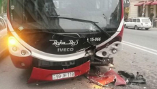 Bakıda Baku Bus-a sərnişin avtobusu qəzaya düşüb  - FOTO