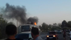 Bakıdan gedən sərnişin avtobusu Yevlaxda yandı - FOTO