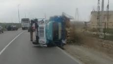 Bakıda yük maşını aşdı - VİDEO 