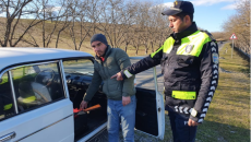 Yol polisinin saxladığı avtomobildən odlu silah aşkarlandı - FOTO 